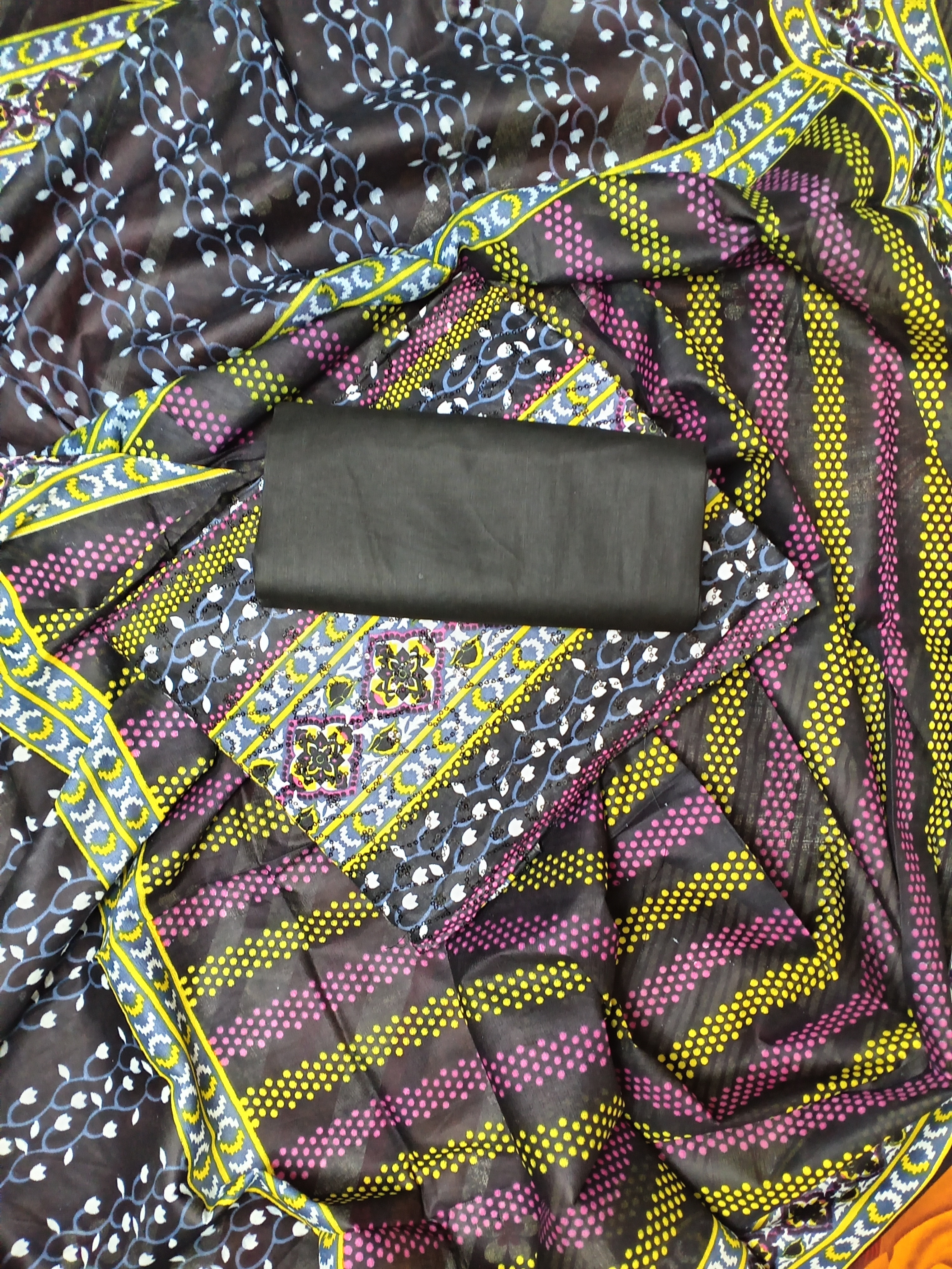 নায়রা থ্রি পিস